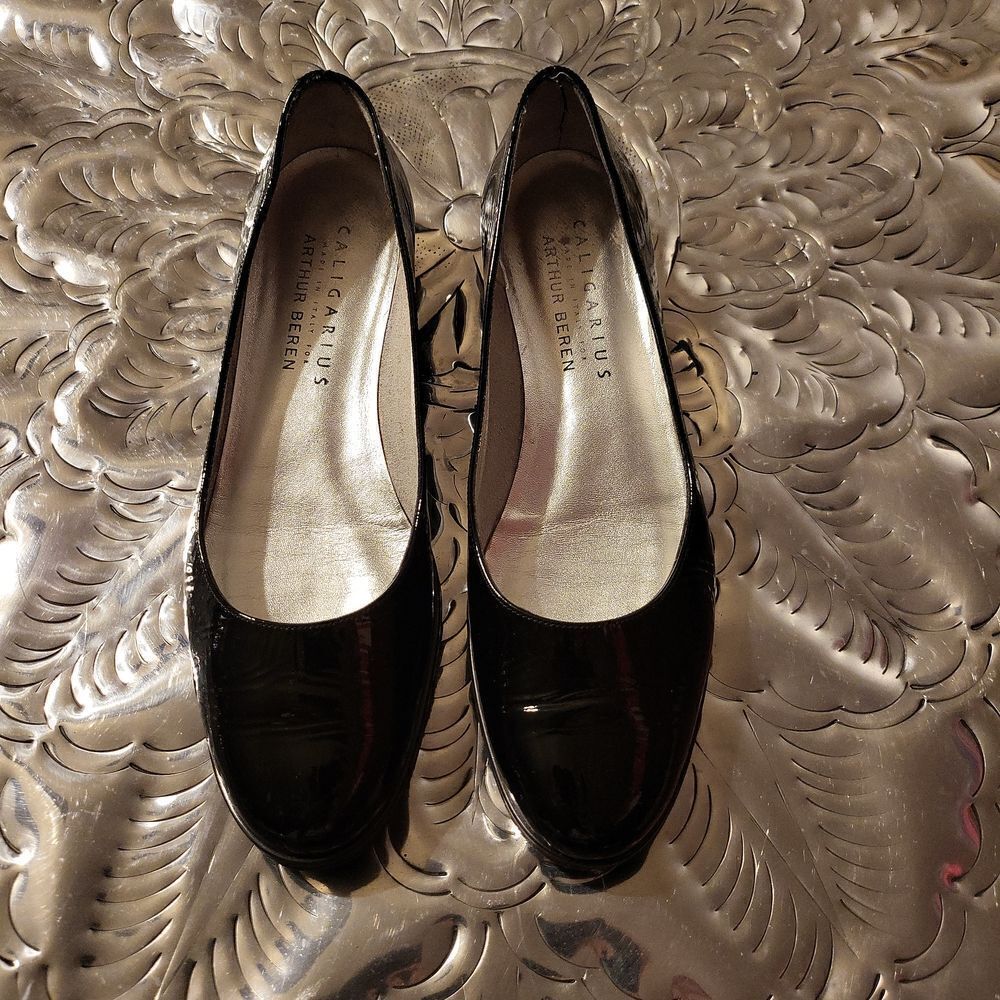 Brand new in box caligarius black patent comfort loafers